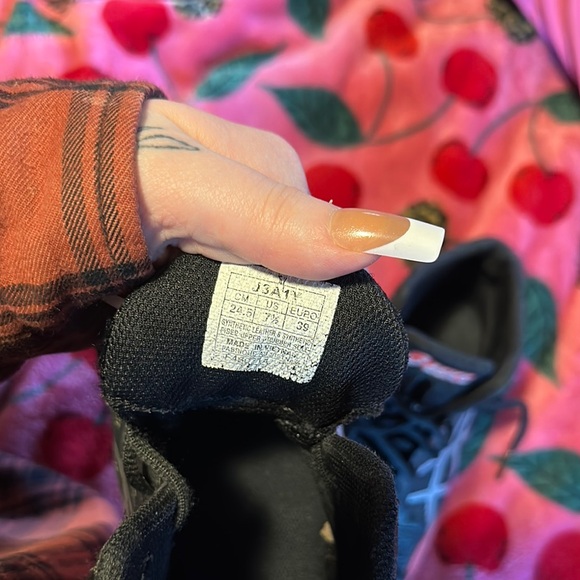 ASICS Kids Black and Red Shoes - Picture 2 of 3